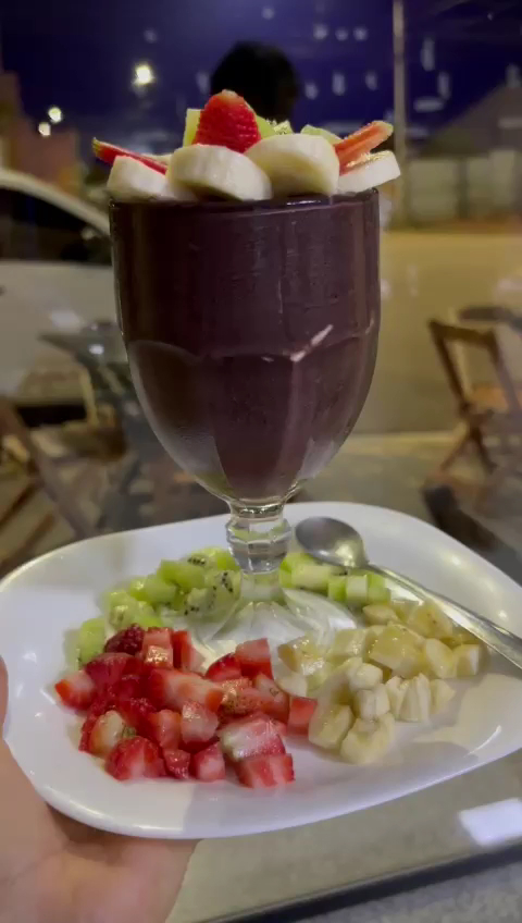 Açaí na tigela com frutas