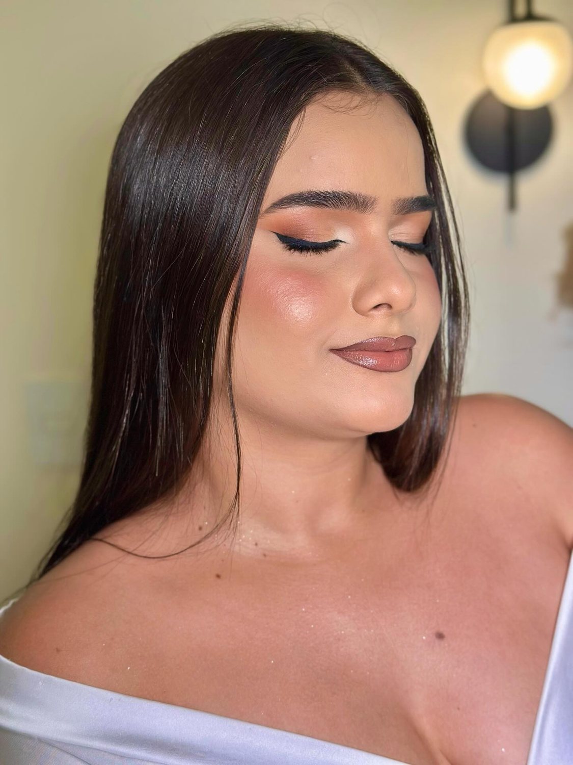 Make fotográfica com pele iluminada