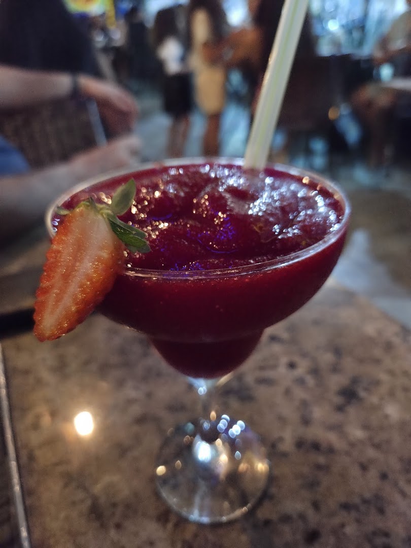 Frozen de morango cremoso servido no bar