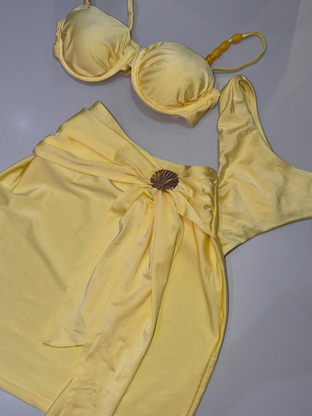 Conjunto amarelo feminino