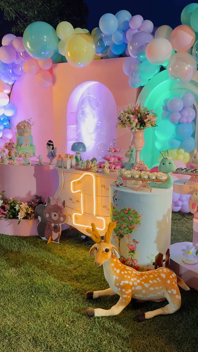 Decoracao colorida em evento infantil