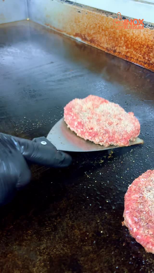 Hamburguer na chapa da Inox Burguer
