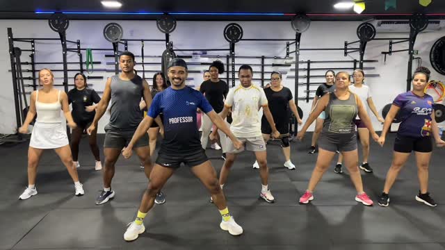 Aula coletiva na Mais Fit