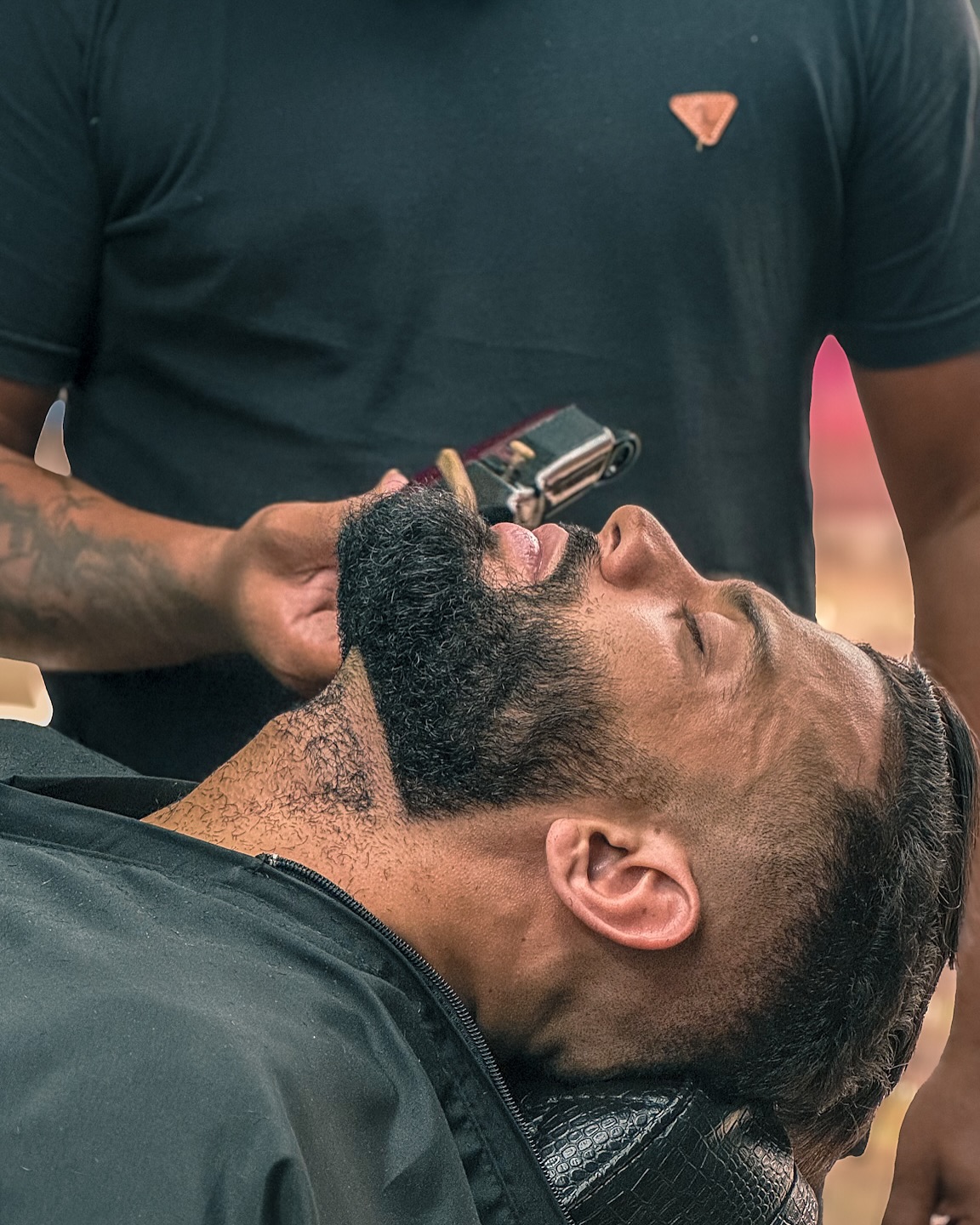 Barba e acabamento na navalha