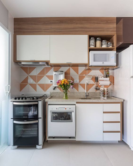 Render de cozinha compacta com azulejo
