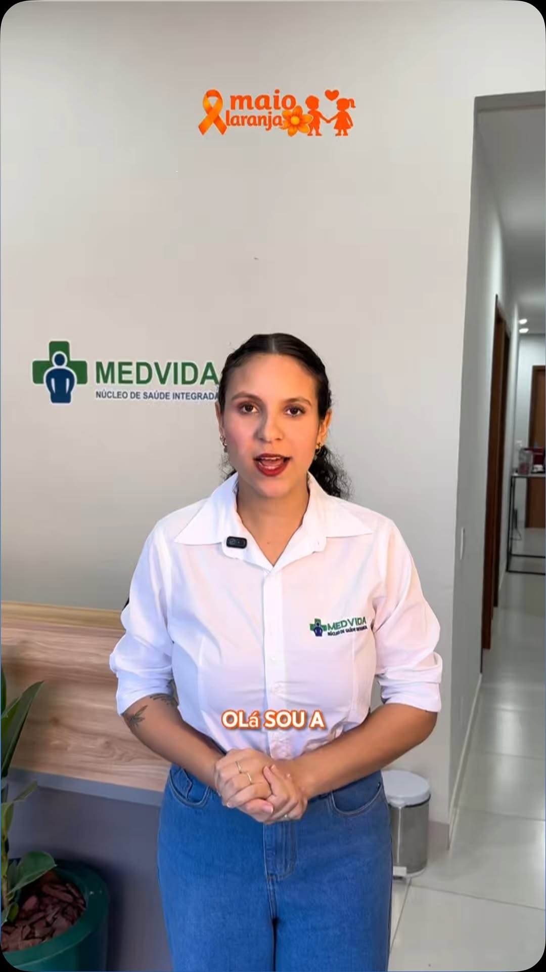 Equipe MedVida na recepção da clínica