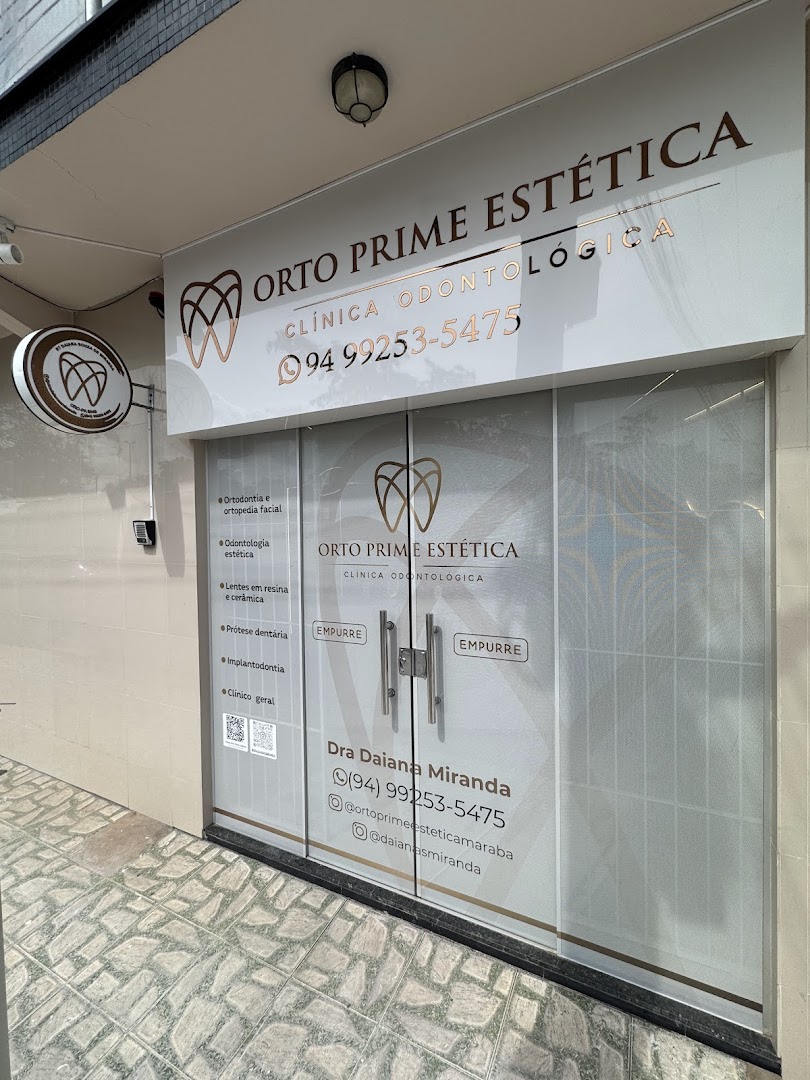 Fachada de vidro da Orto Prime Estética