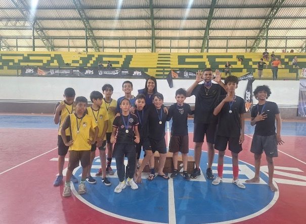 Alunos premiados na quadra