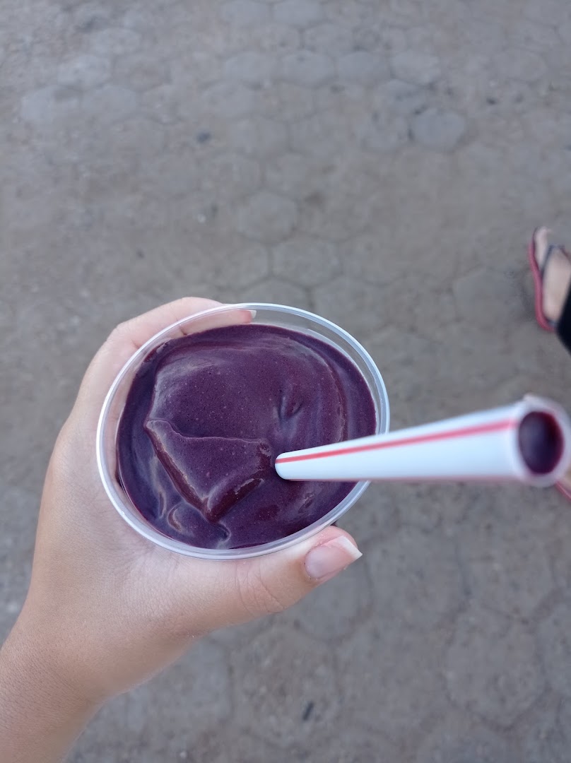 Copo de açaí servido para viagem