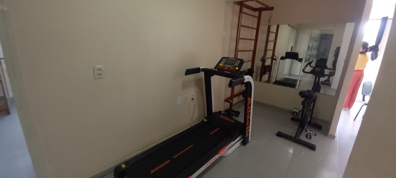 Esteira na sala de exercícios