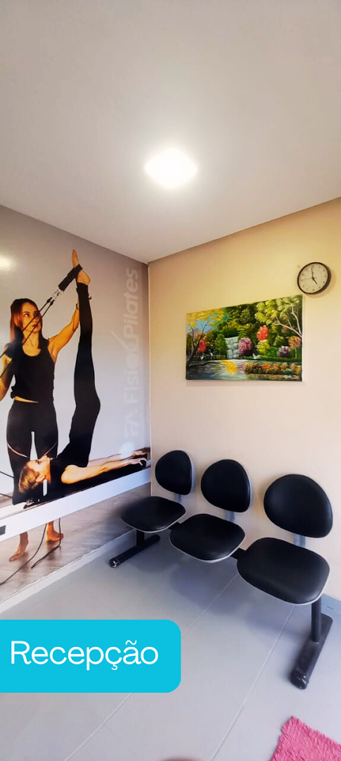 Sala de espera com poltronas na recepção