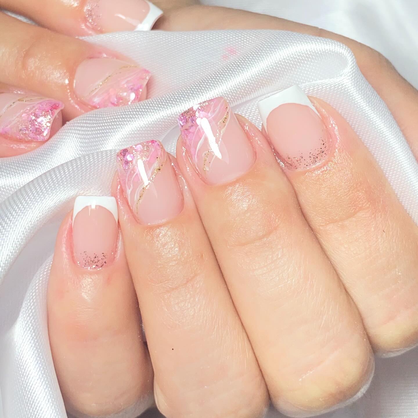 Francesinha rosa e branca com efeito marmorizado e glitter