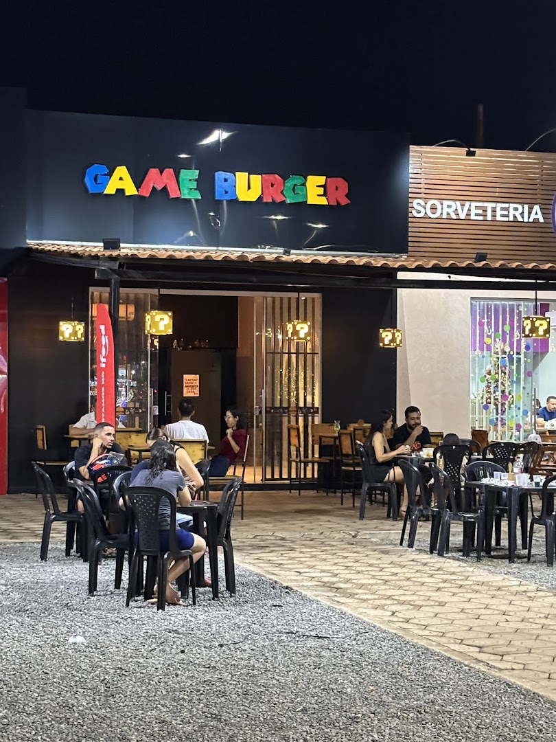 Fachada do Game Burger à noite