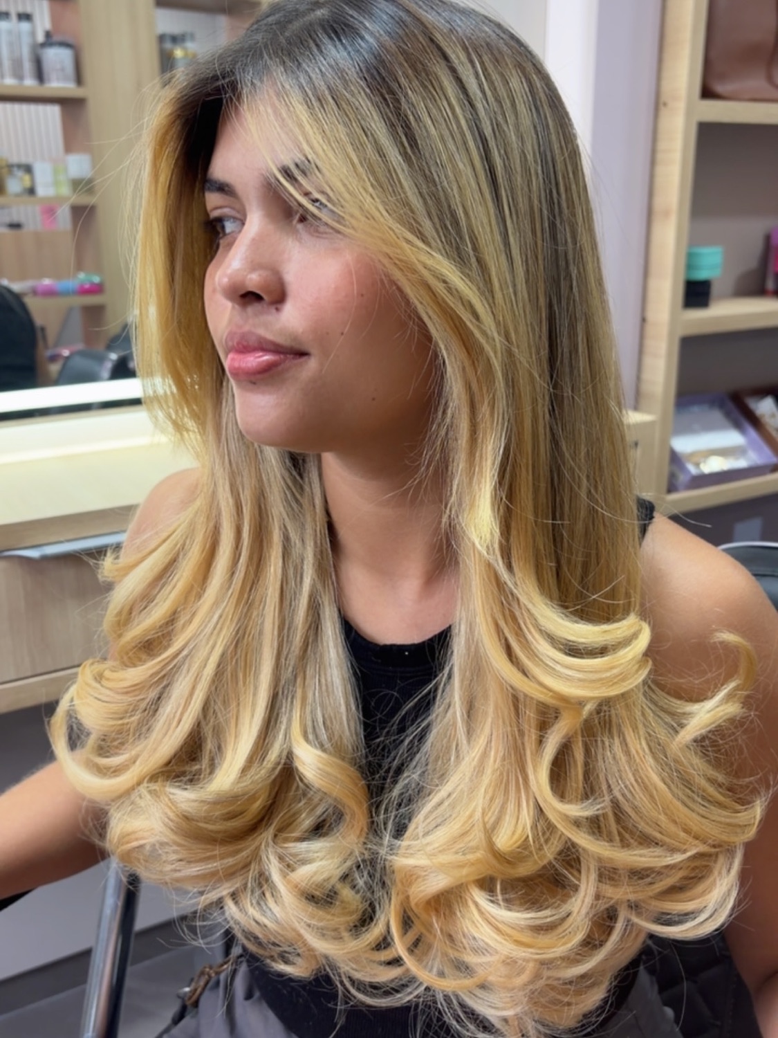 Loiro mel com escova modelada
