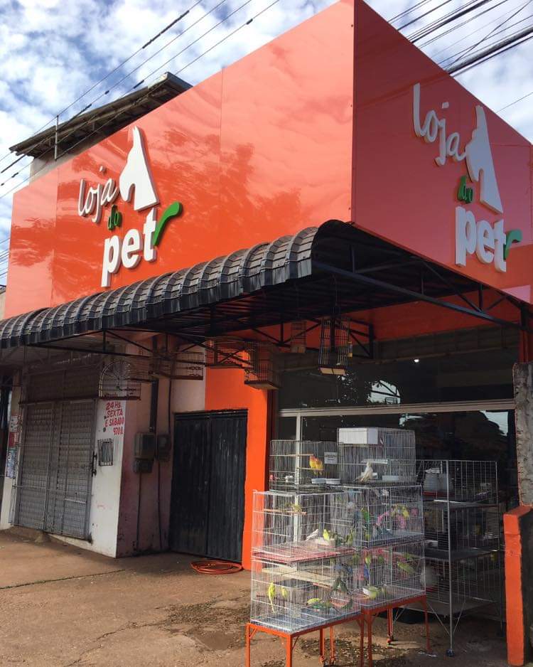 Fachada vermelha da Loja do Pet em Marabá