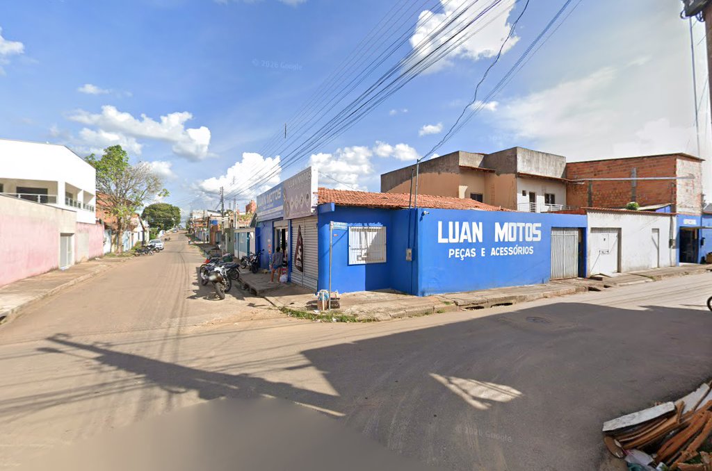 Esquina azul da Luan Motos na Av. Dom Pedro I, bairro Rio Verde