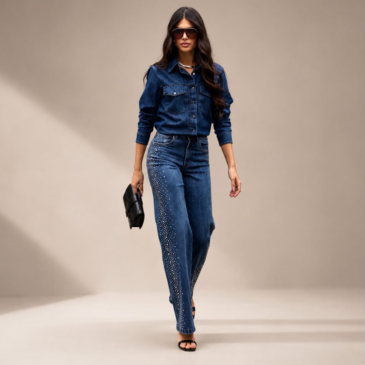 Camisa jeans com calça wide leg de brilho