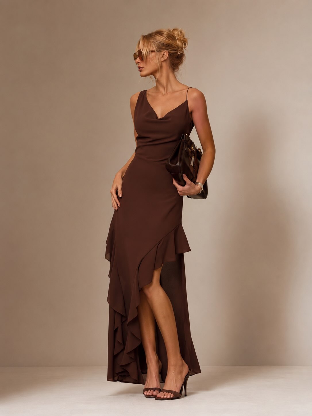 Vestido longo marrom com barra em babados, look de festa da LUNA