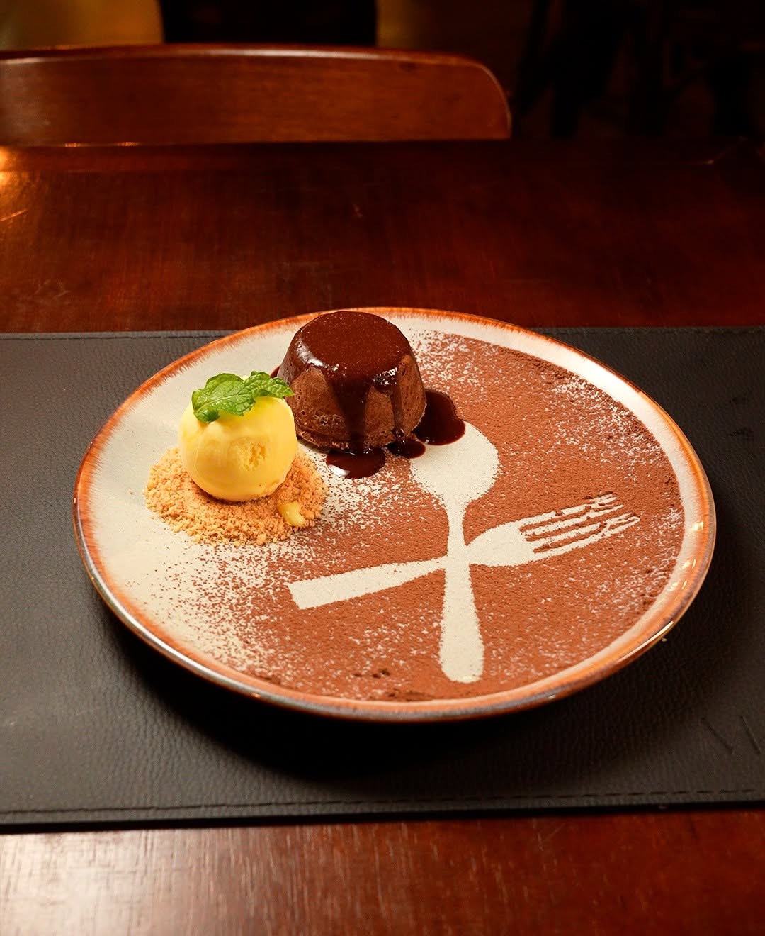 Petit gateau com sorvete no Malbec