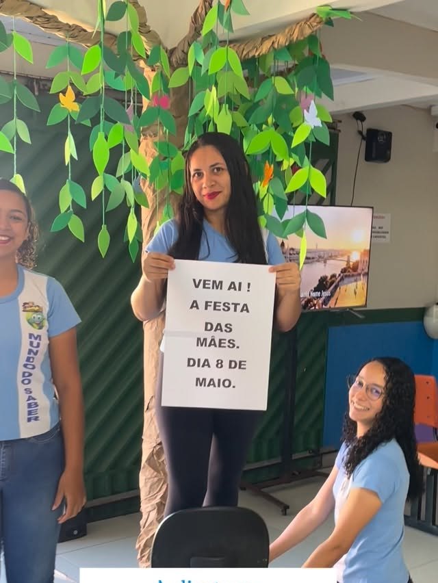 Equipe preparando a festa