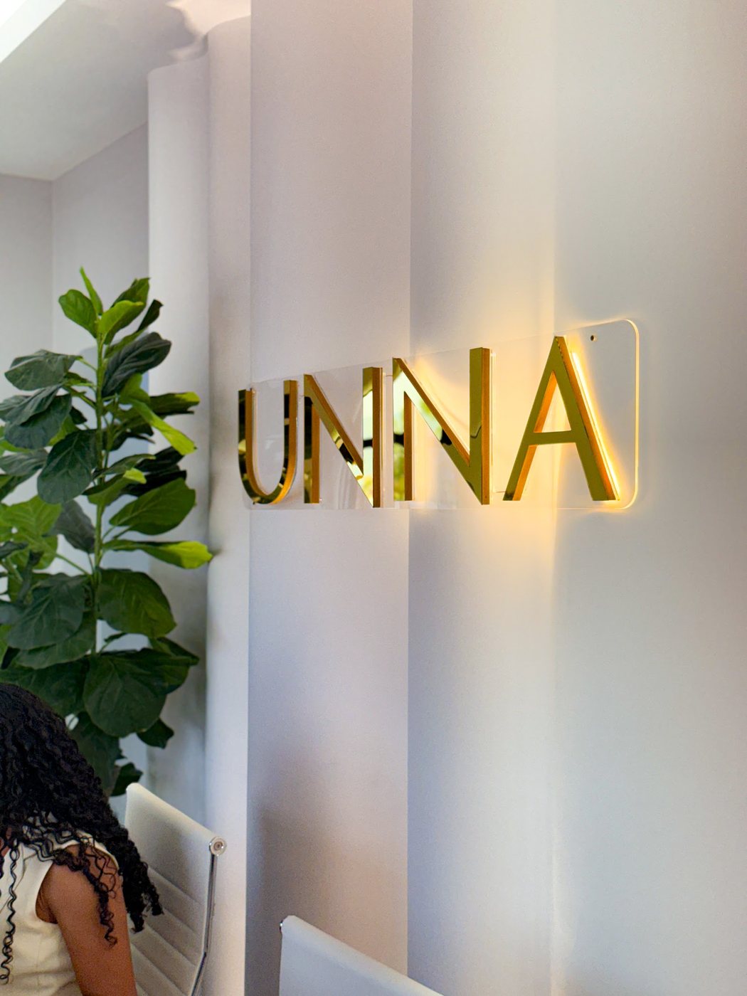 Letreiro da clínica UNNA