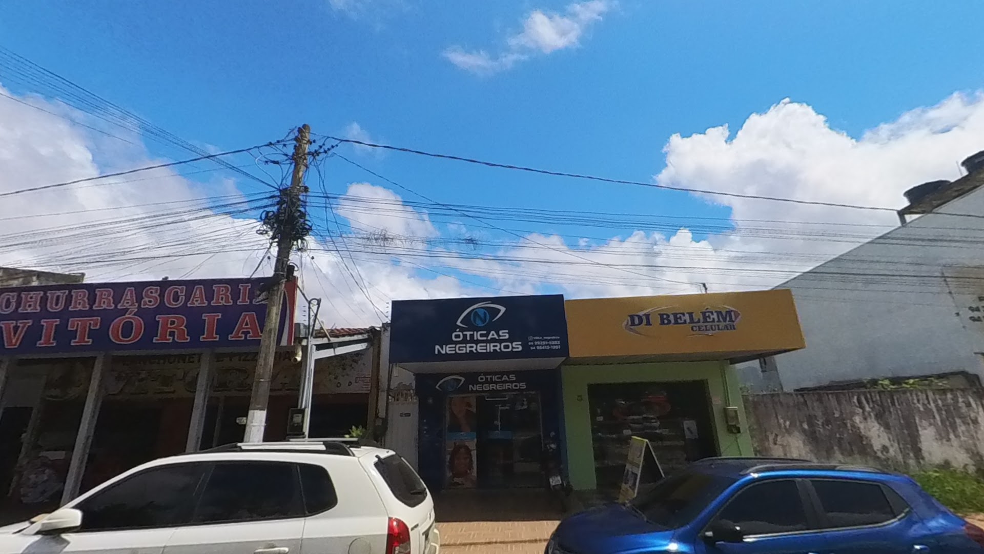 Fachada da Óticas Negreiros vista da rua em Marabá