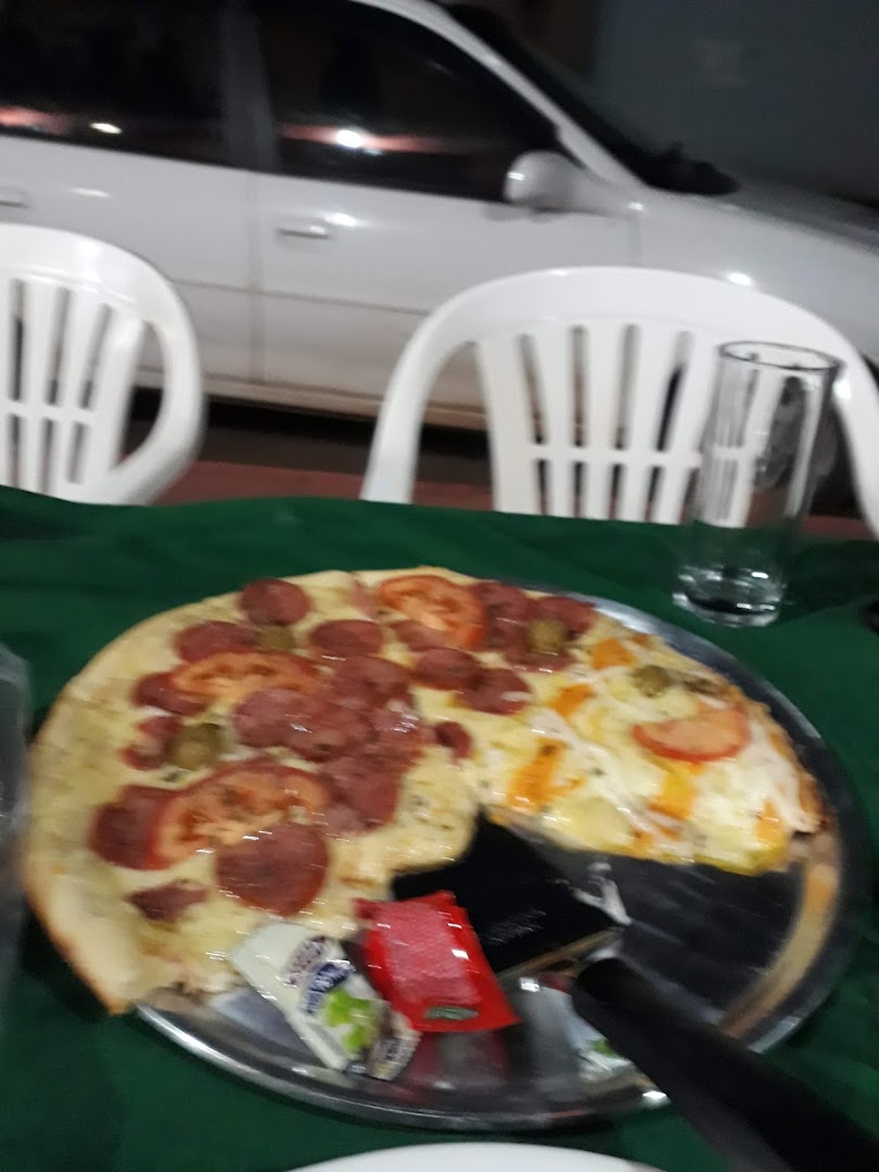 Pizza recém-saída do forno