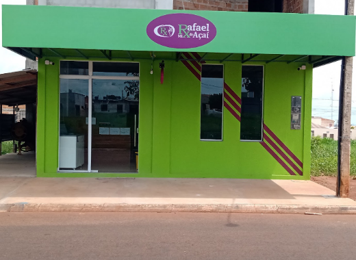 Fachada verde da loja Rafael Mix de Açaí