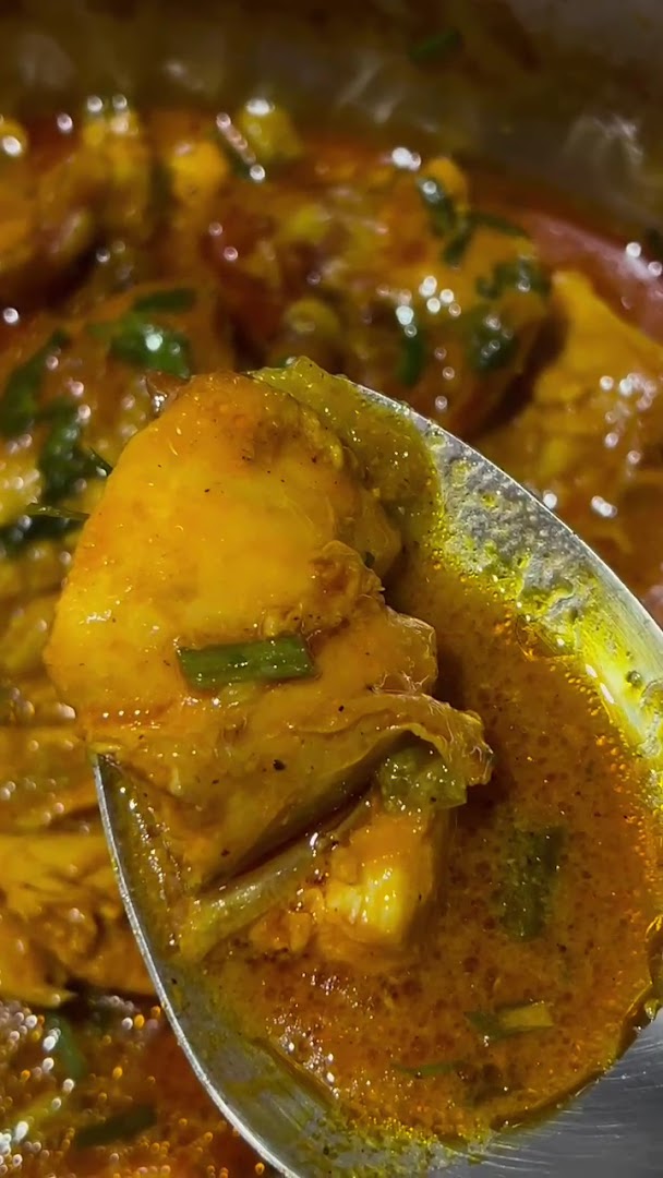 Moqueca cremosa servida na panela