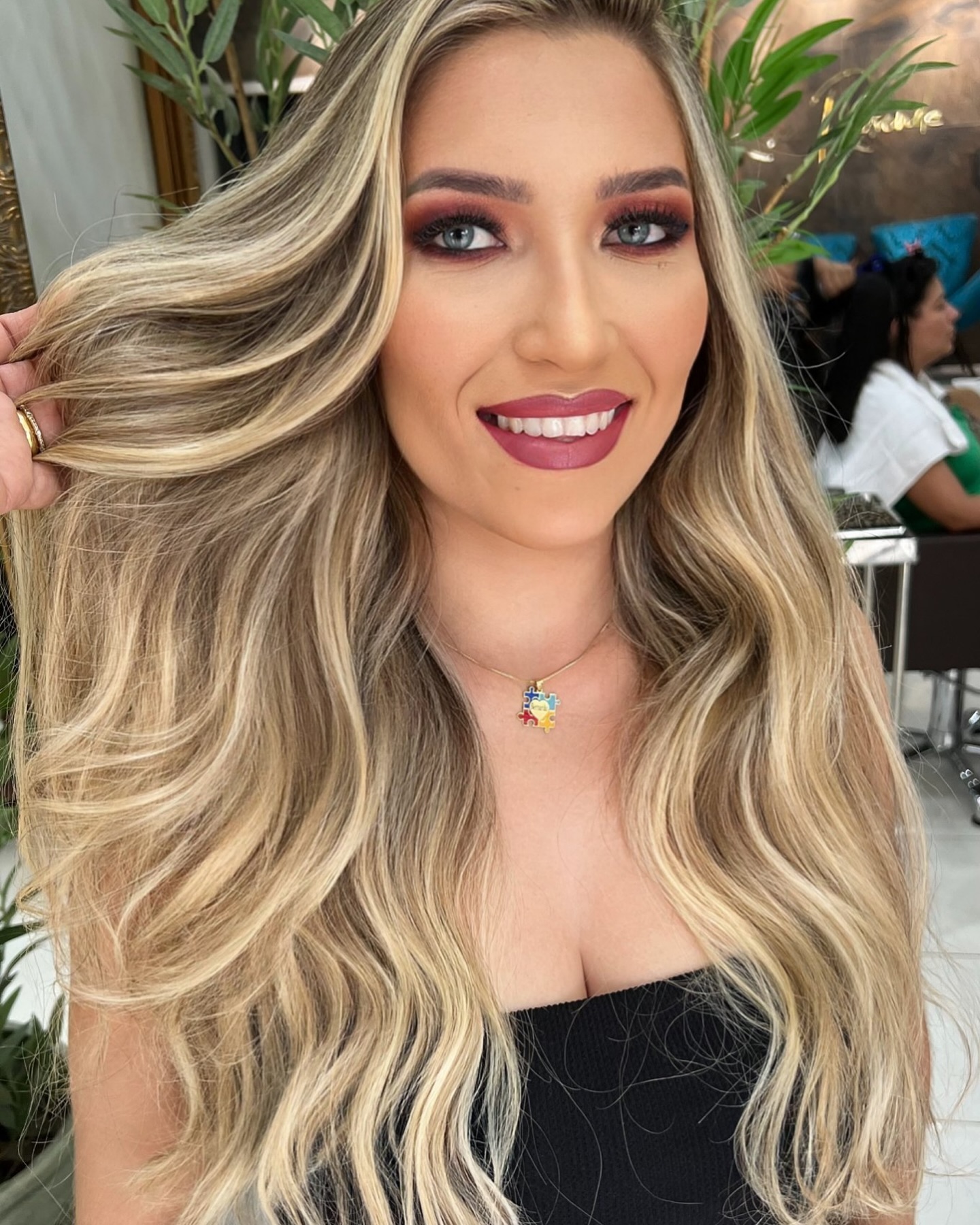 Loiro com mechas e finalizacao brilhante