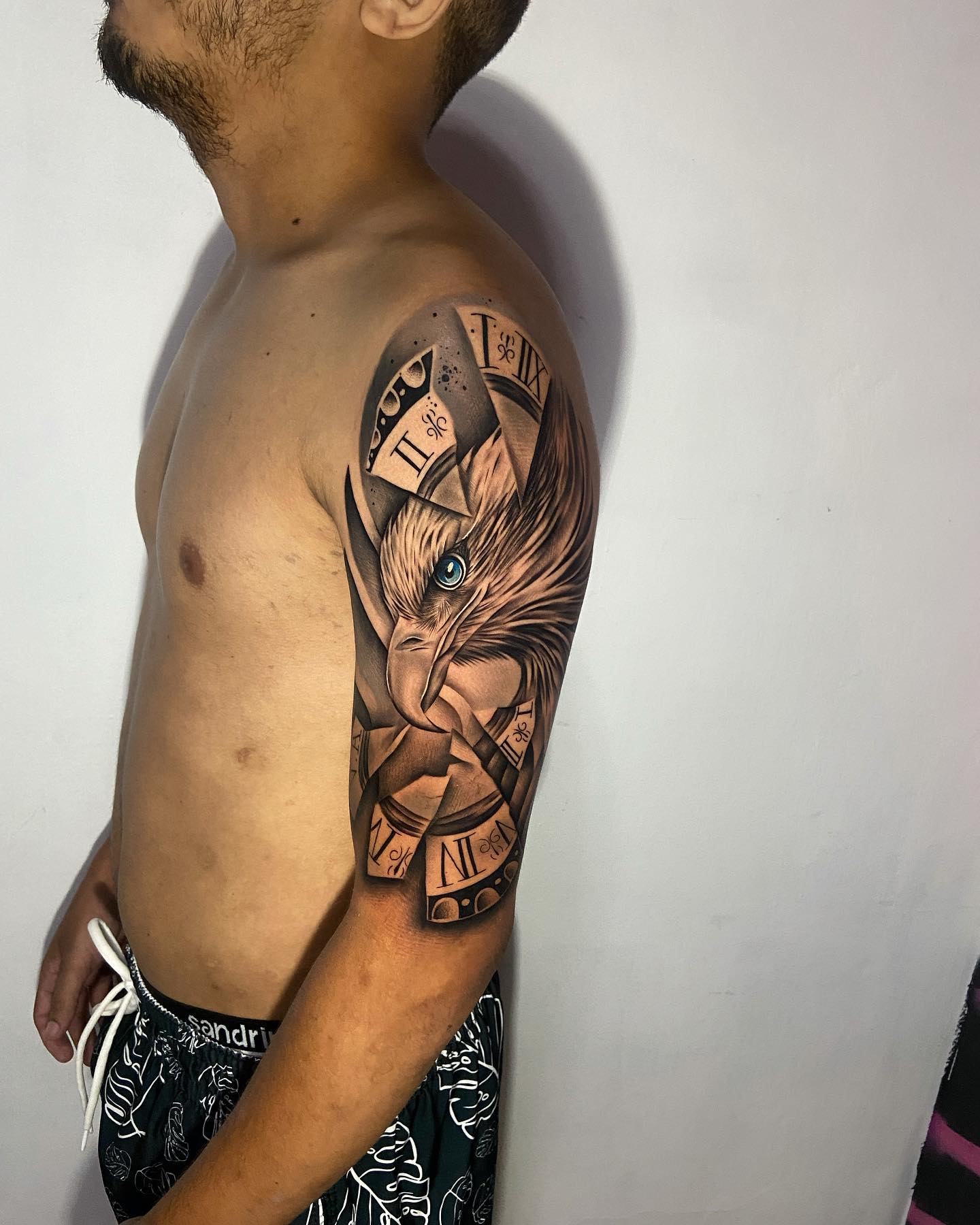 Tatuagem realista no braço