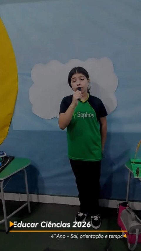 Aluno apresentando na feira de ciências