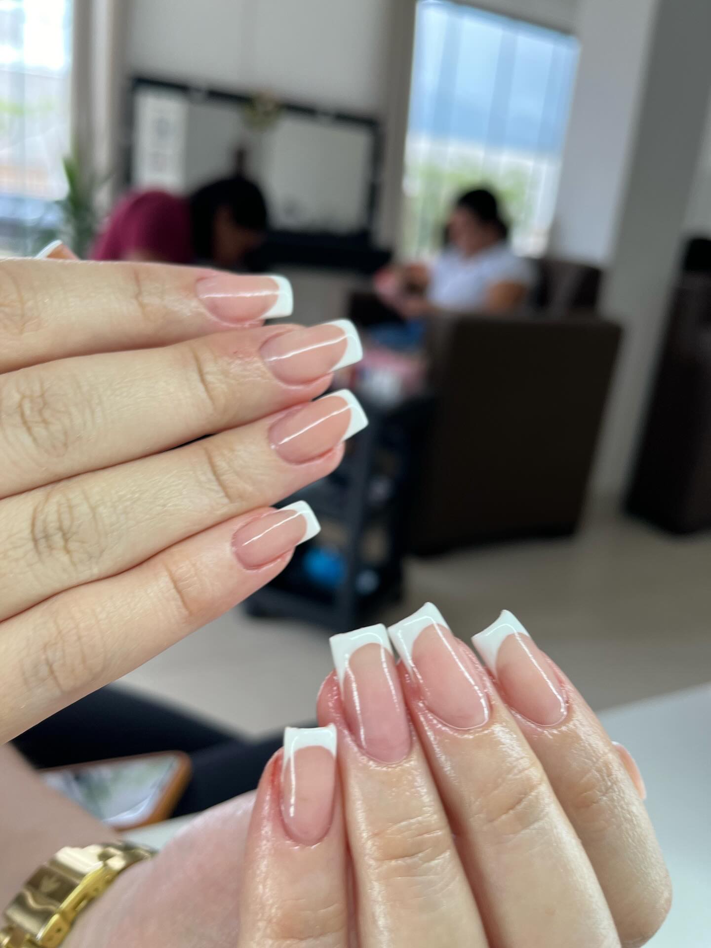 Alongamento de unhas em acrílico com francesinha