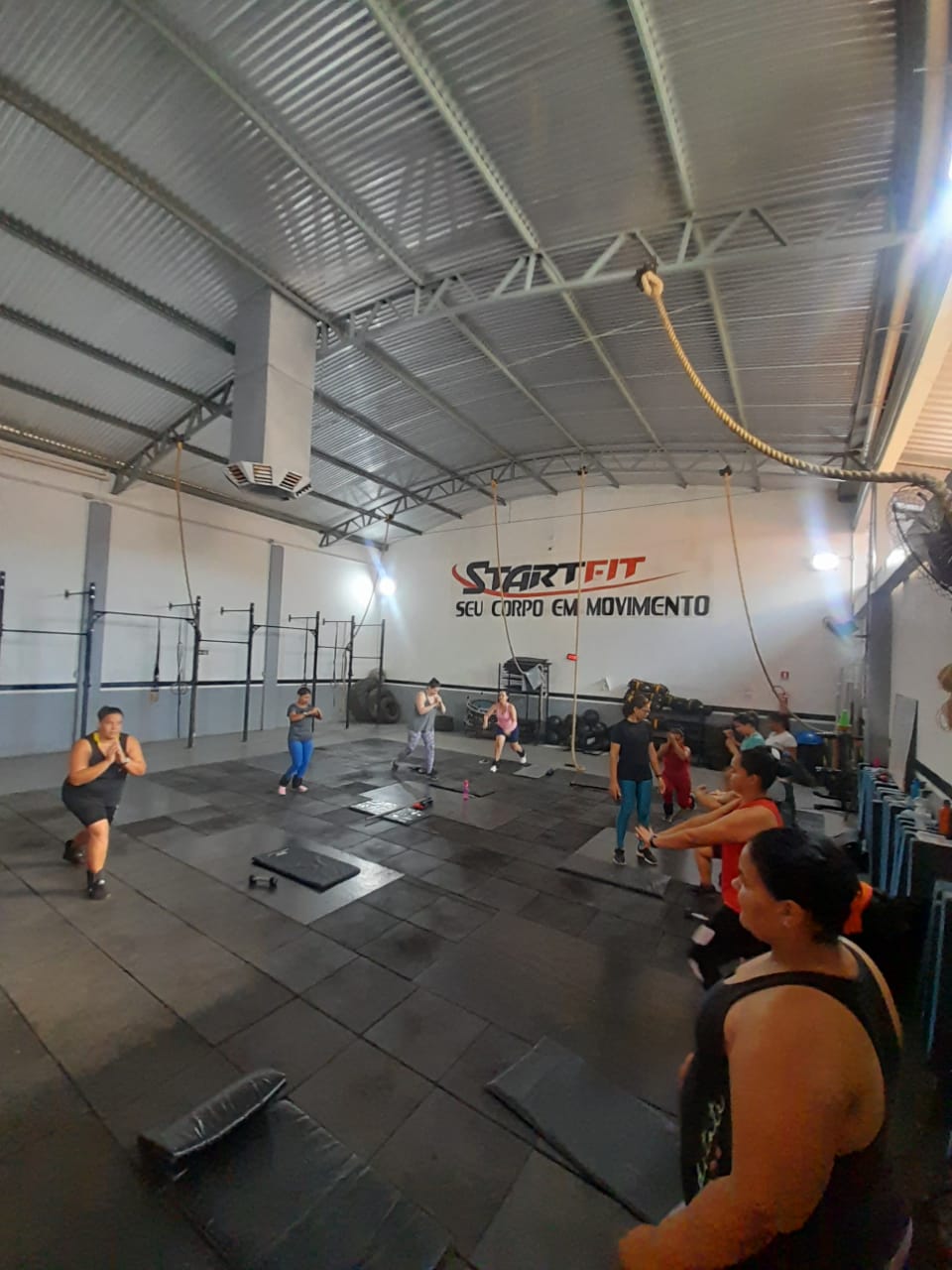 Alunos treinando na academia Start Fit