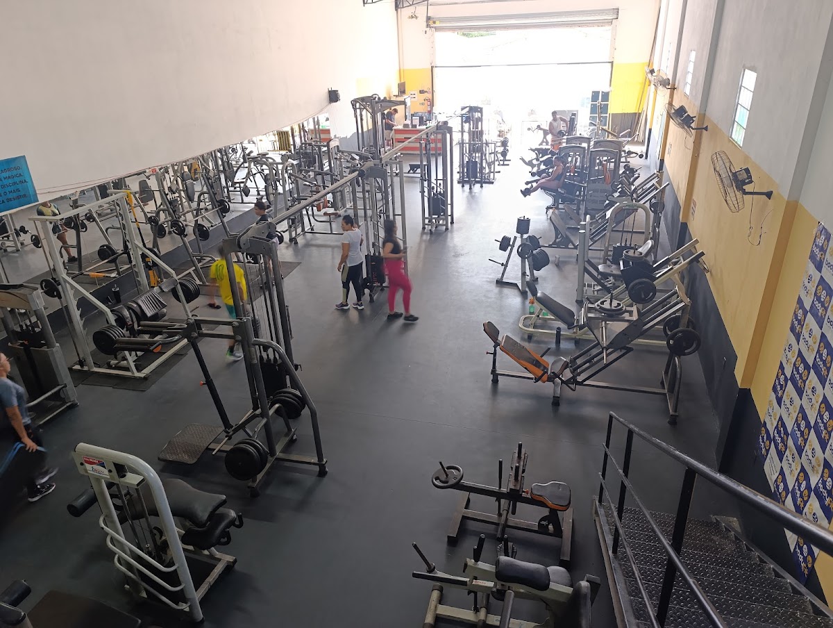 Salão de equipamentos da Start Fit