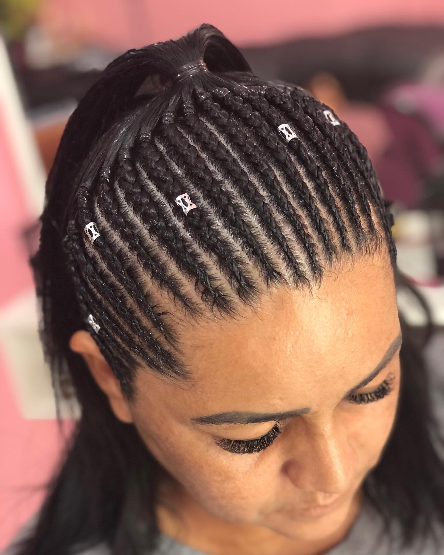 Box braids trançadas com raiz caprichada, vista de cima