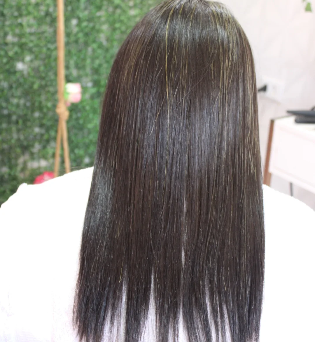Cabelo liso e brilhante depois do tratamento