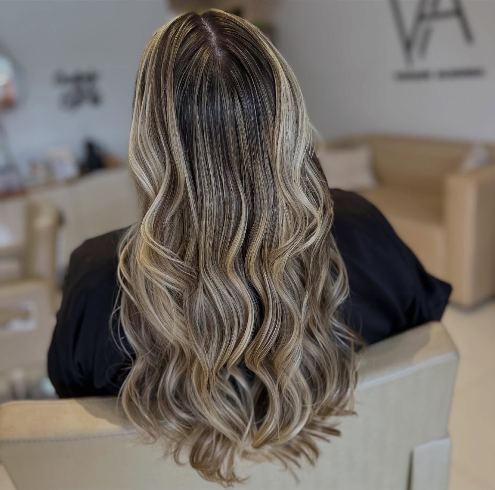 Loiro dourado com ondas soltas