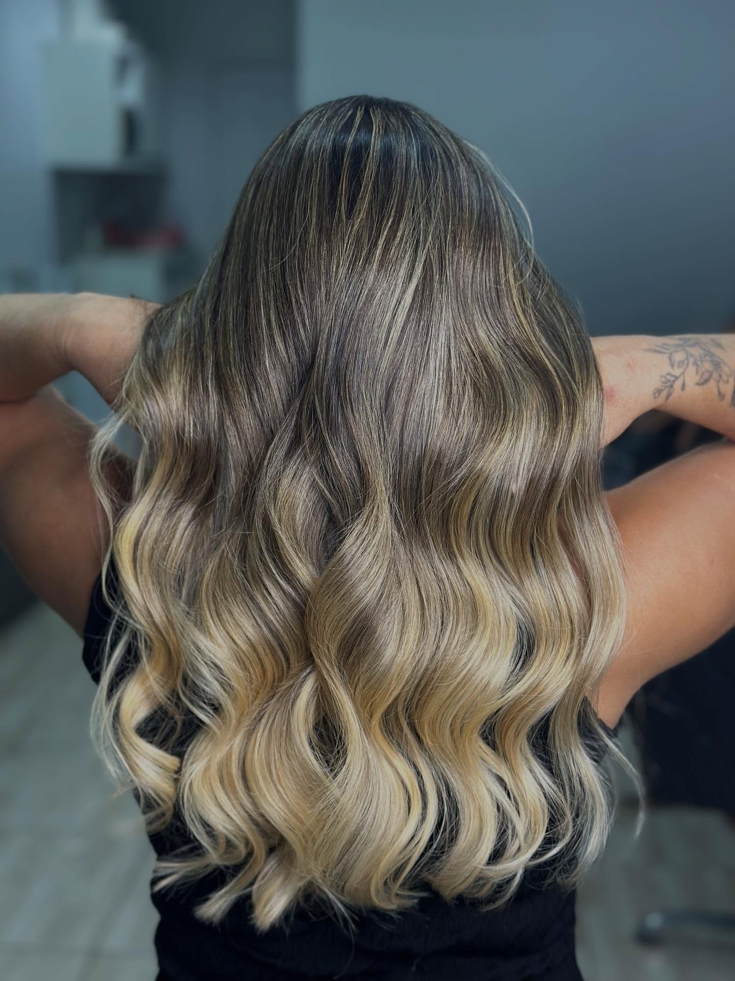 Loiro balayage com ondas