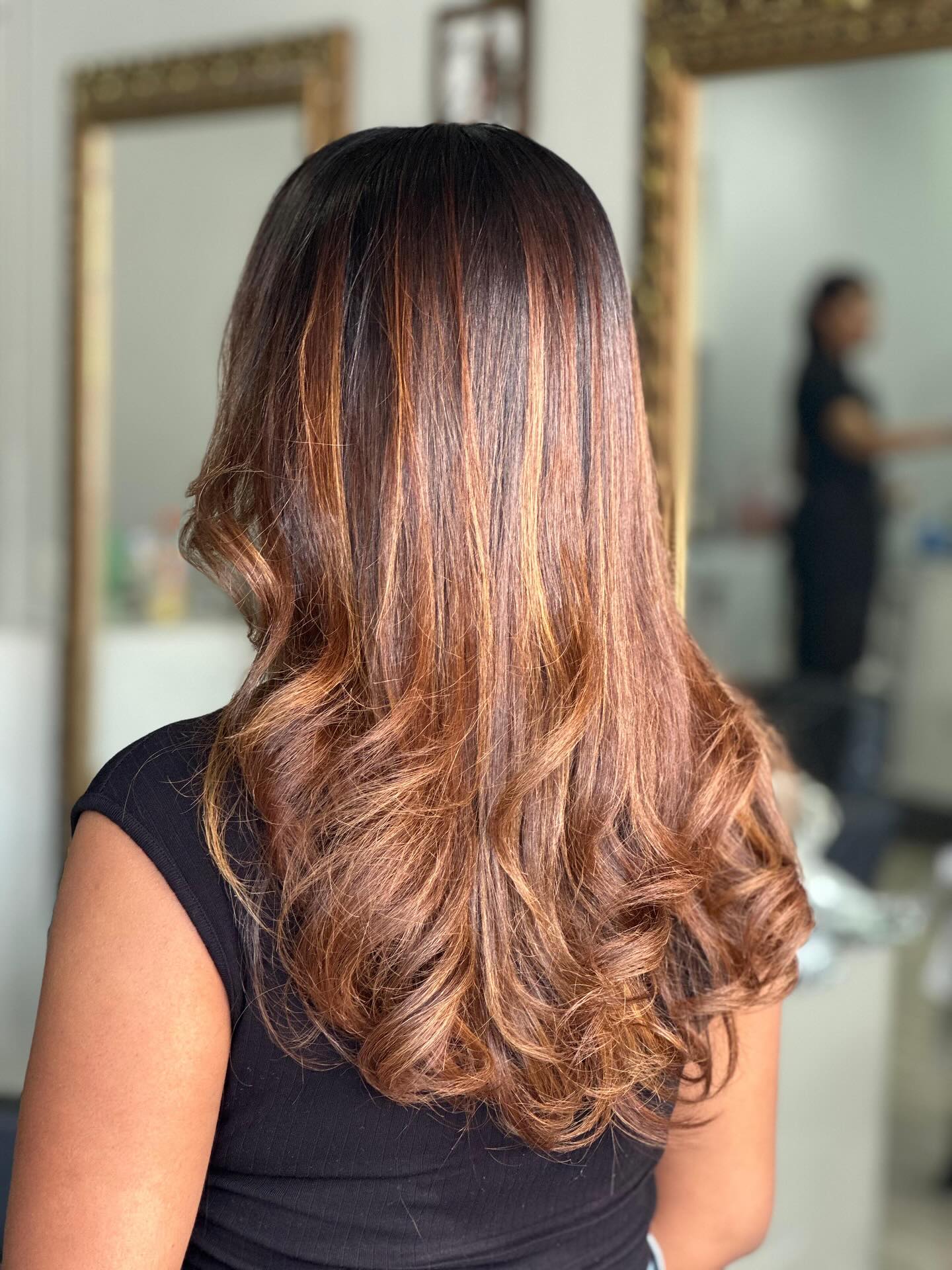 Ondas em tom caramelo
