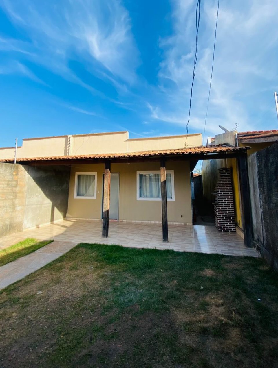 Casa com quintal e varanda