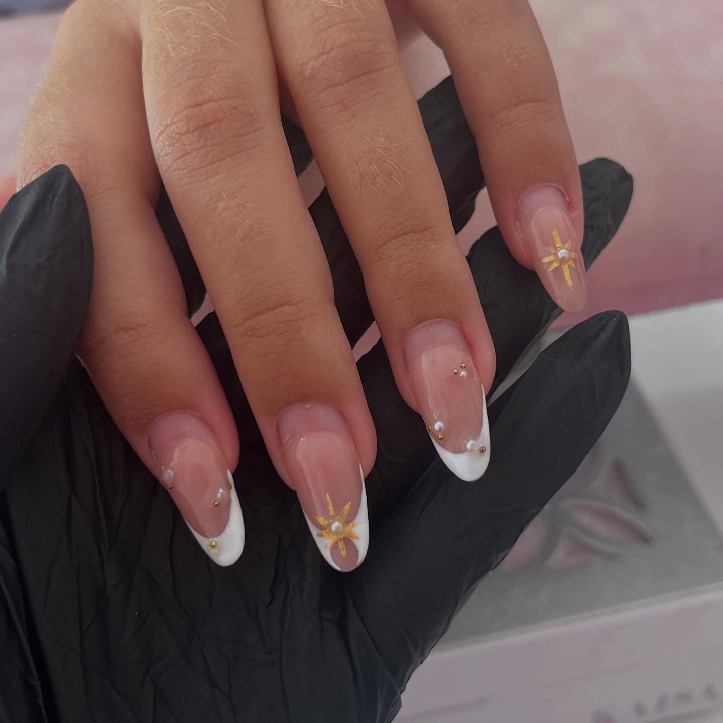 Francesinha com charm de estrela dourada