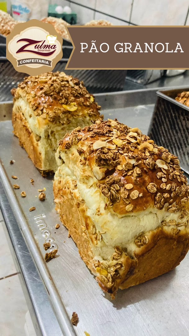Pão artesanal coberto de granola
